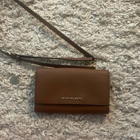 Michael Kors crossbody - Picture 1 of 6